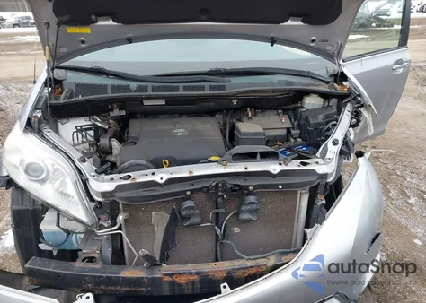 2011 Toyota Sienna Le V6 z USA, uszkodzony, nr VIN 5TDKK3DC7BS103747